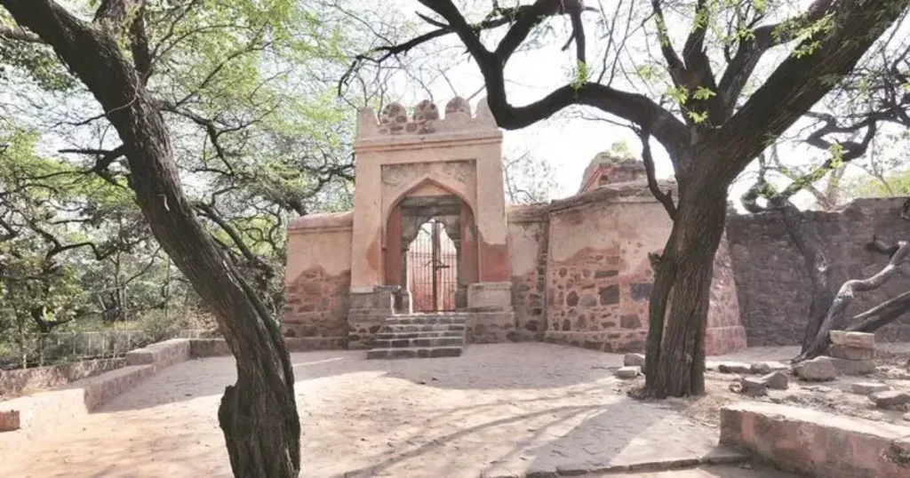 Bhuli Bhatiyari ka Mahal — The Forgotten Palace