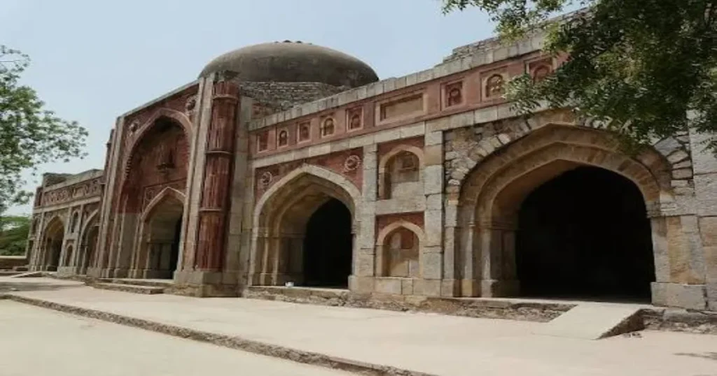 Jamali Kamali Mosque and Tomb — Whispers in the Ruins