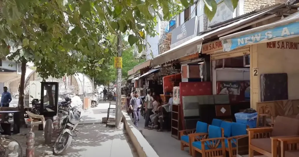 Munirka Furniture Market